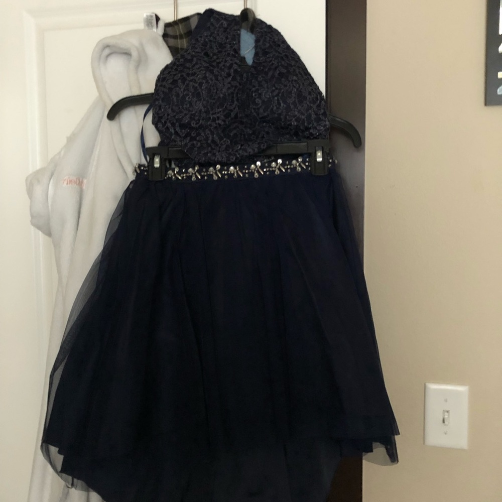 Dress - Picture 3 of 4